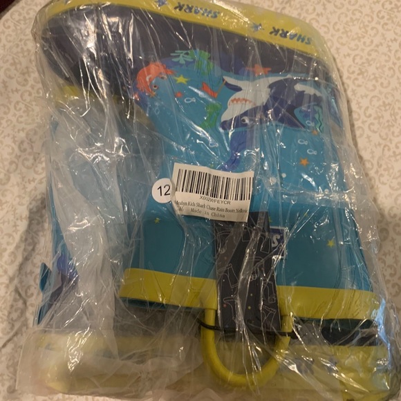 Shark Kids Chase Rain Boots, Yellow Size 10 & 12 - Picture 2 of 4